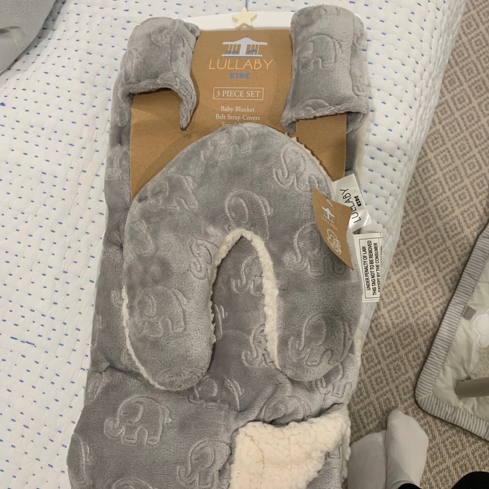 Lullaby Kids blanket, strap covers, travel pillow